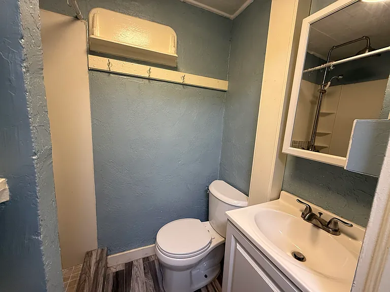 1316 Aintree Ln — Photo 5