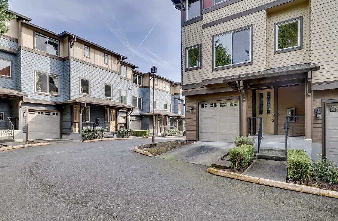 2115 201st Pl SE — Photo 2