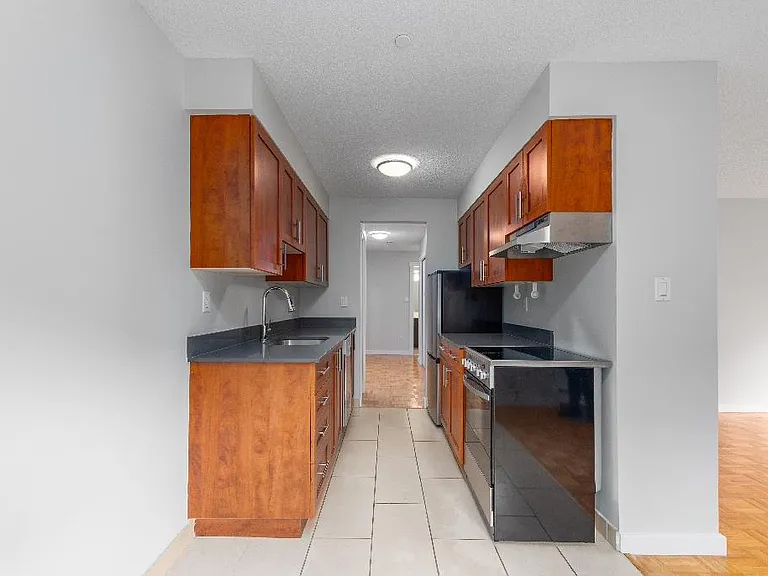 155 E 19th St #104 — Photo 23