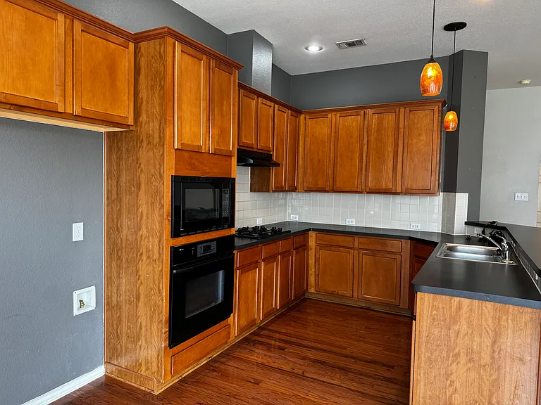 1688 Knoll Wood Ct — Photo 11