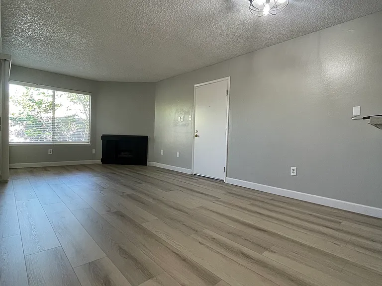 2816 O St #I — Photo 1