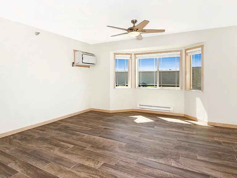 1027 Green Bay St #203 — Photo 11
