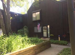219 Paisley Ct, Kalamazoo, MI 49006