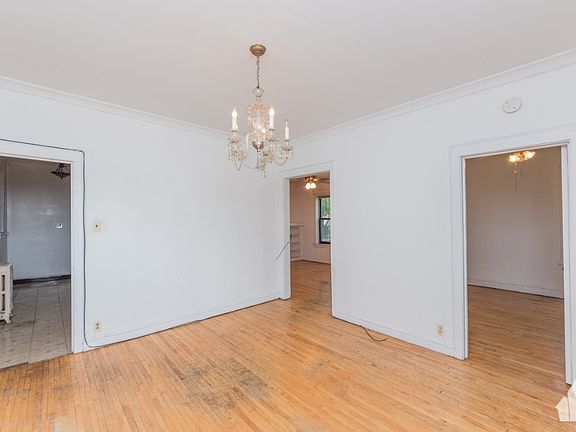 4th image of 2253 W Argyle St APT 3