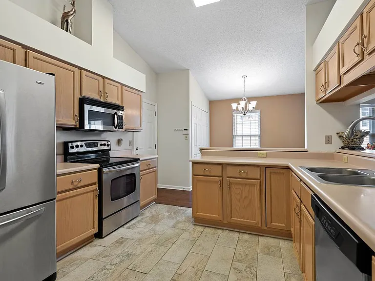5355 Saint Ives Ln — Photo 5
