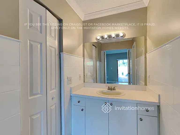 1633 SW 138th Pl — Photo 15
