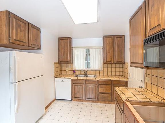 5th image of 2412 Holland St