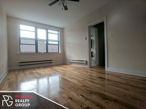 2nd image of 818 W Diversey Pkwy #818D