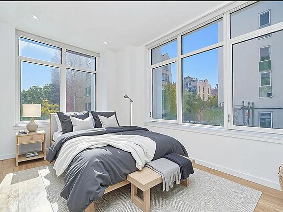 3rd image of 53 Hope St Unit Penthouse 18