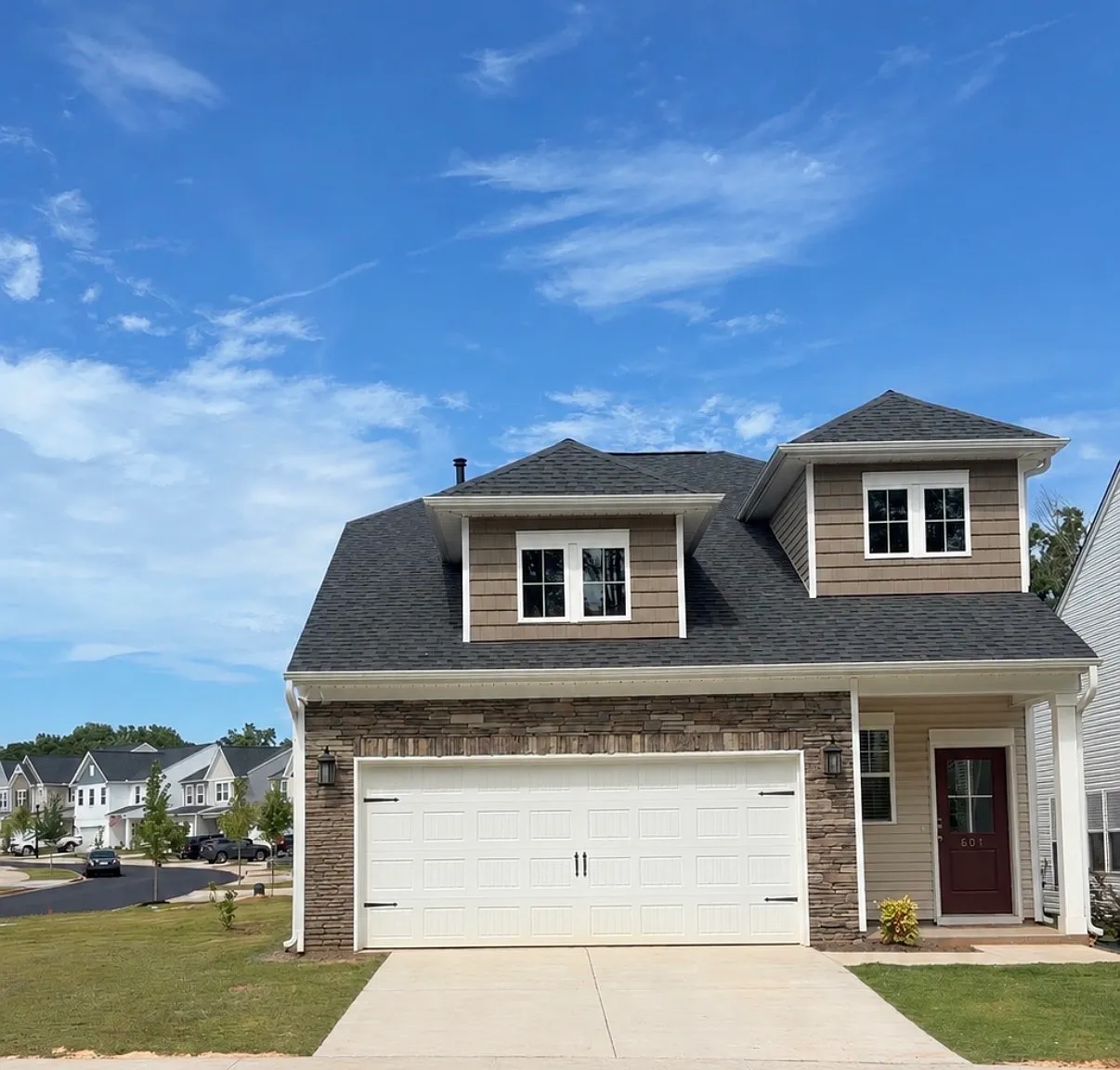 4 bed, 2.5 bath, 2000 sqft, $2,400 — Photo 1