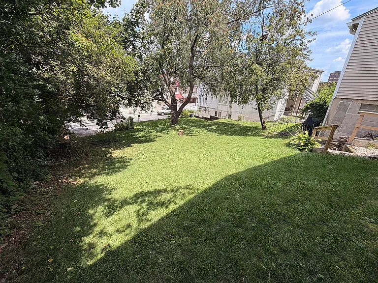 1215 E 4th St — Photo 13