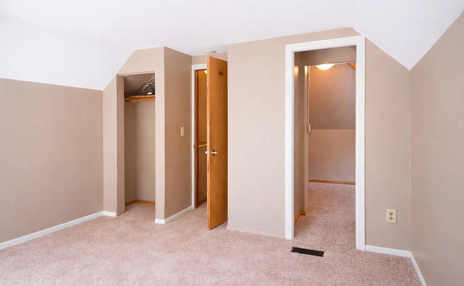 5 bed, 3419 sqft, $3,100 — Photo 3