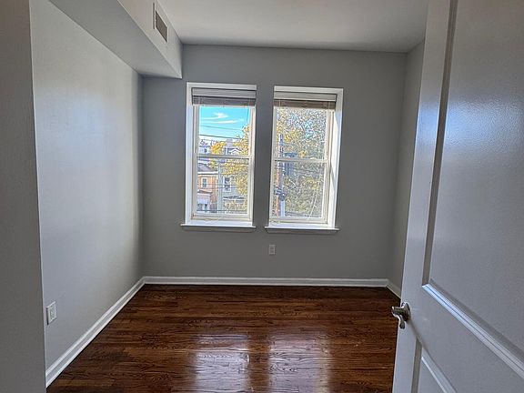 3rd image of 211 Summer Ave #9