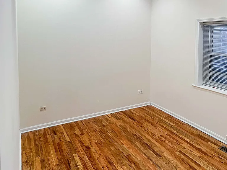 2454 N Southport Ave — Photo 15