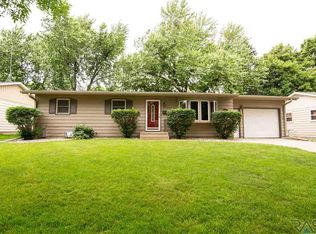 1321 S Bruce Rd, Sioux Falls, SD 57105