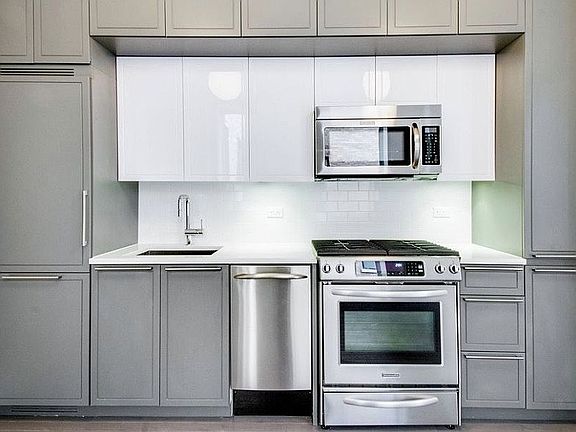 3rd image of 416 W 52nd St APT 525