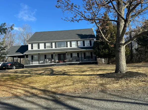 7 Vanderbilt Dr, Highland Mills, NY 10930