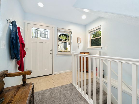 5th image of 140 Breezee Way