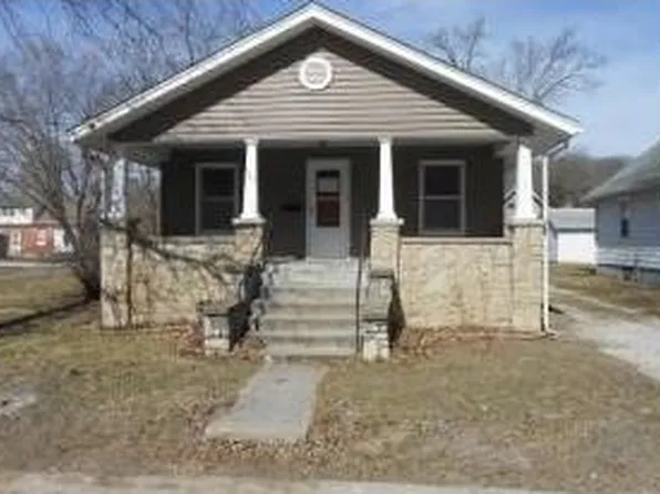 704 Roosevelt Ave, Excelsior Springs, MO 64024