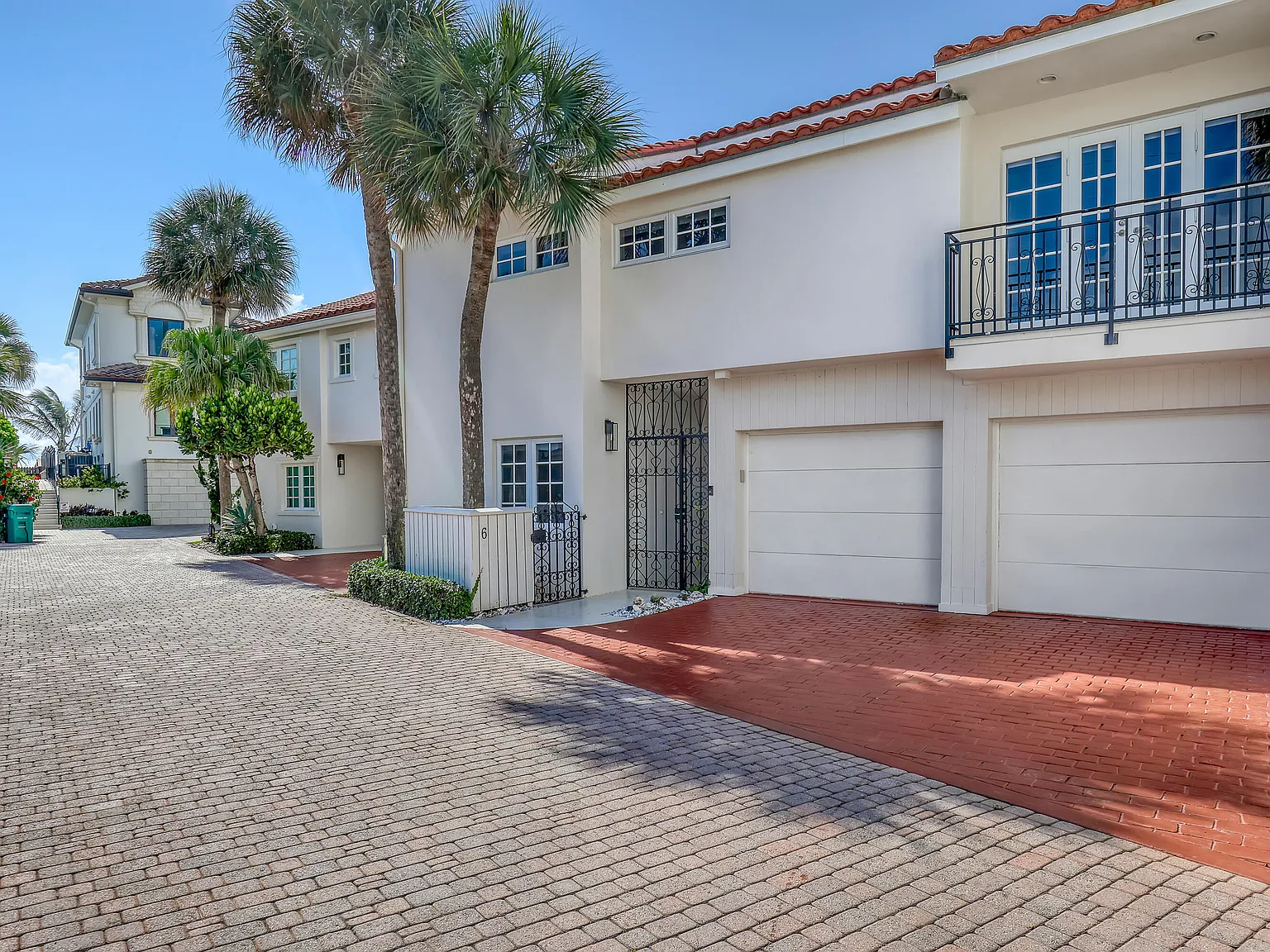 3 bed, 3.0 bath, 2720 sqft, $20,000 — Photo 3