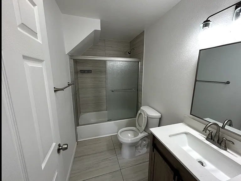 2609 University Ave #A — Photo 2