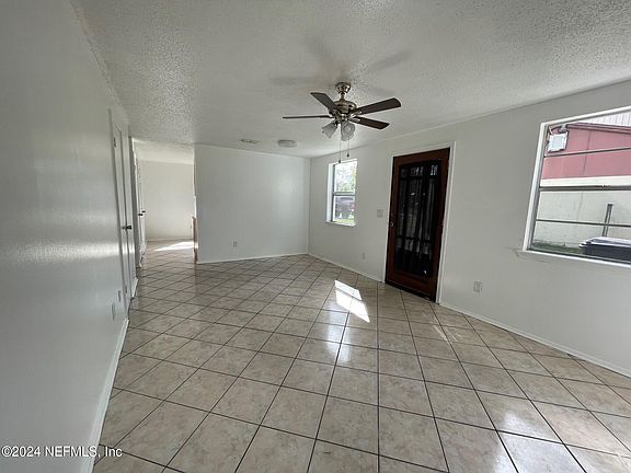 4th image of 2632 GIFFORD Avenue #A