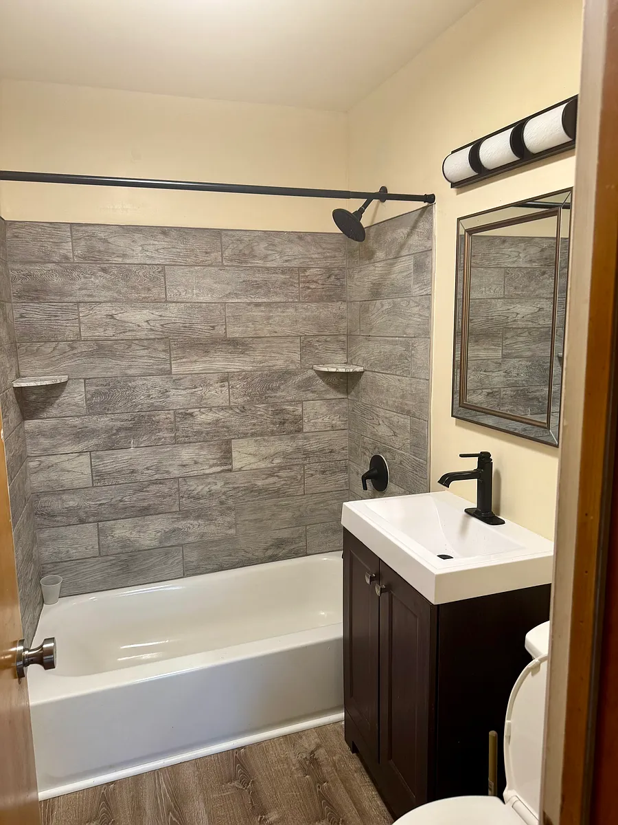 Building Photo - 4517 N Teutonia Ave #4