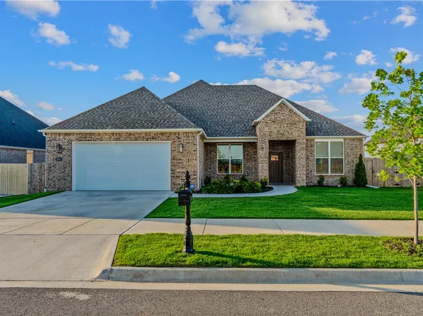 2967 N Grey Squirrel Dr, Fayetteville, AR 72704