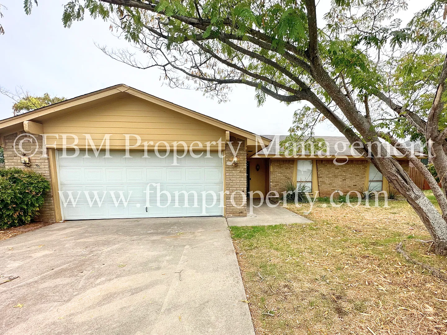 1708 Meadow Lane - Beautiful 3 Bedroom, 2 Bathroom Brick Home in Midlothian, TX! — Photo 1