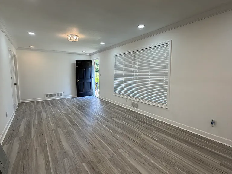 1132 Grace Dr — Photo 7