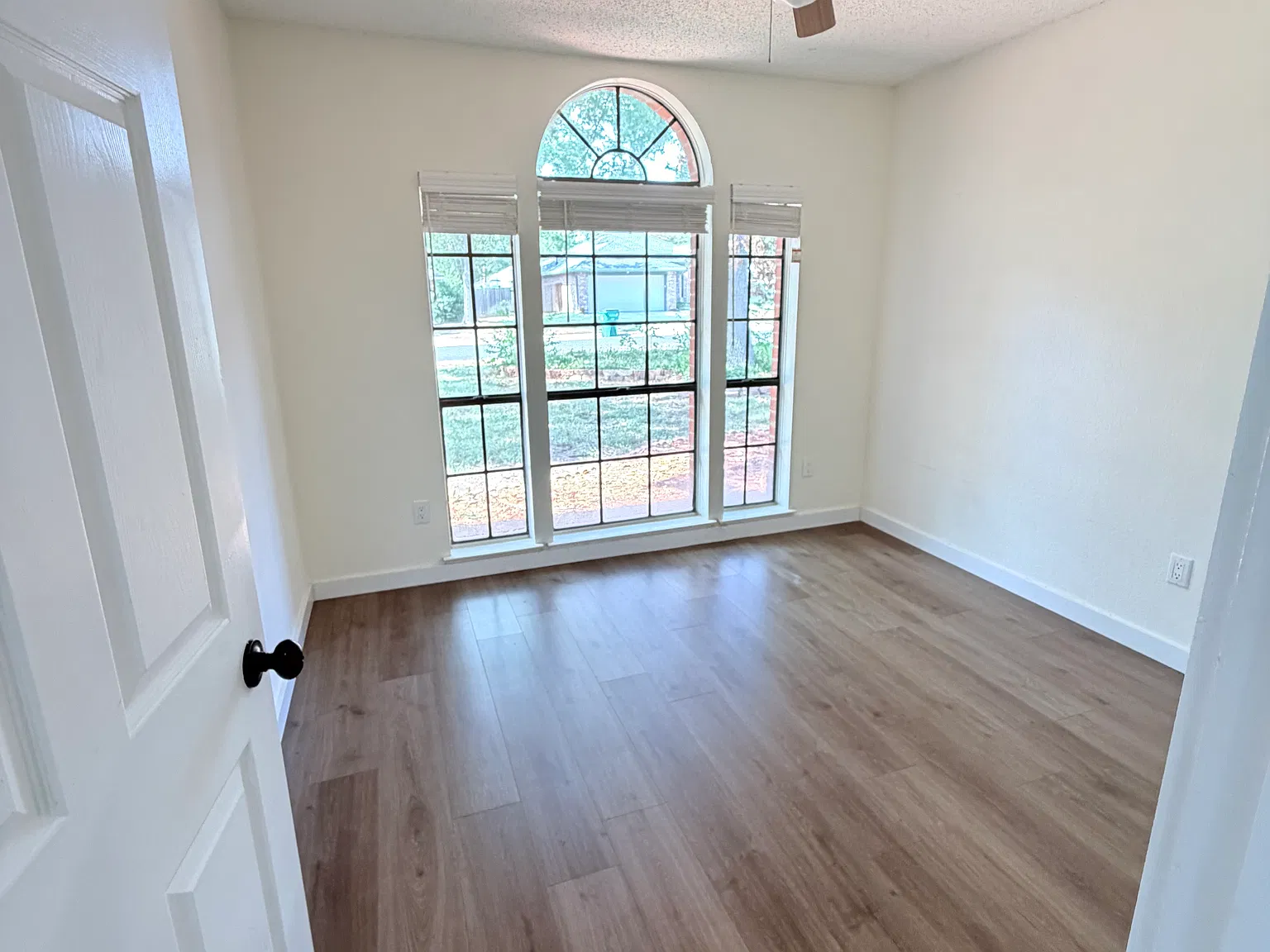 4 bed, 1733 sqft, $2,300 — Photo 2