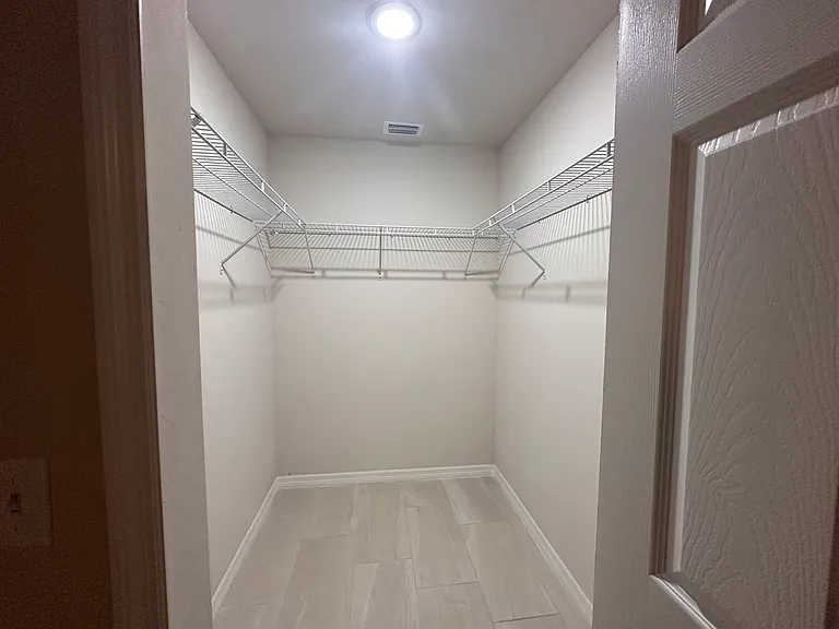 1415 NE 8th Pl — Photo 15
