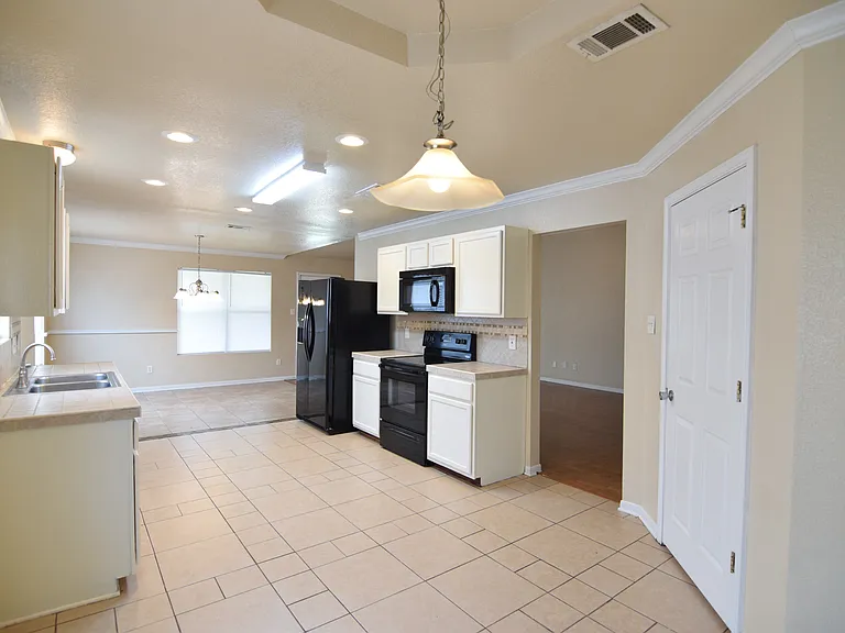 2107 Miller St — Photo 4