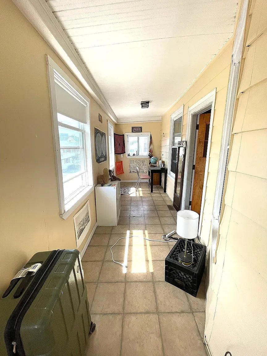 6 bed, $8,100 — Photo 1