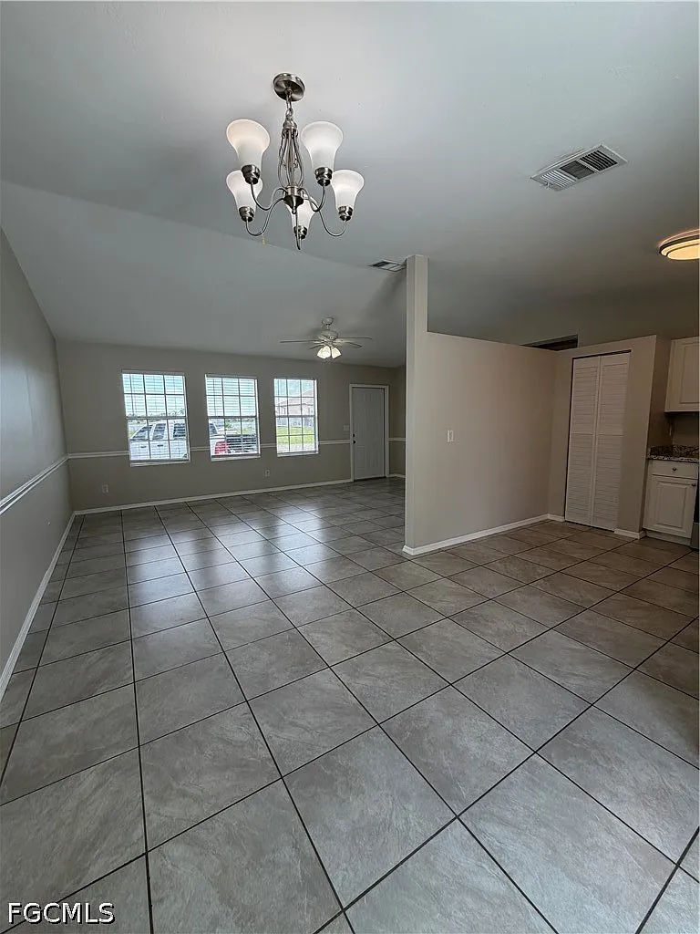 3 bed, 2.0 bath, 1176 sqft, $1,995 — Photo 4