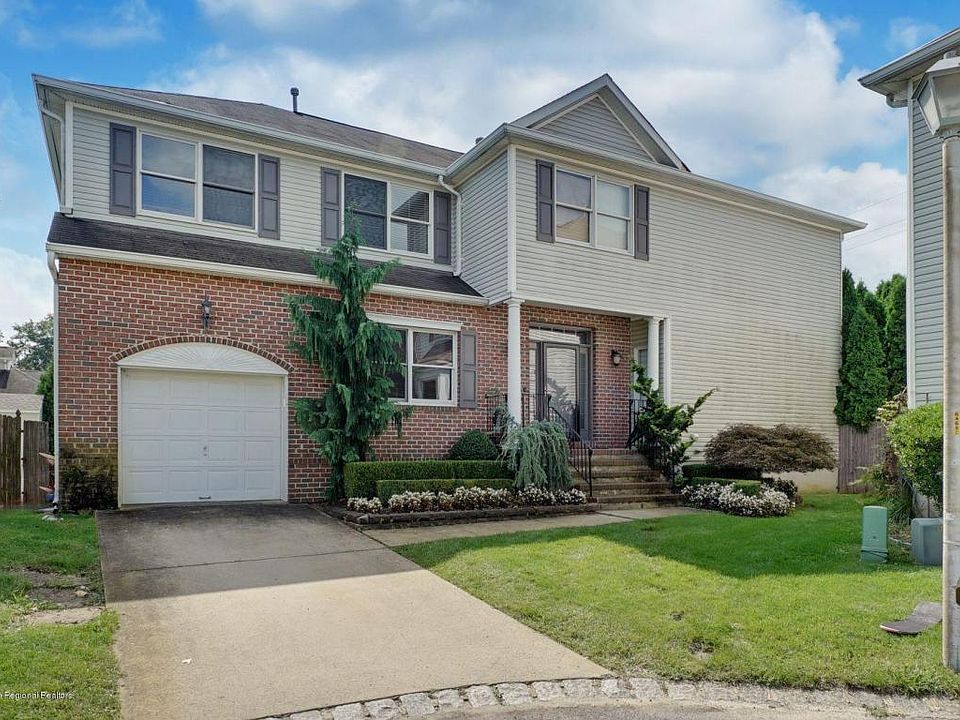 1st image of 301 Twin Oaks Dr