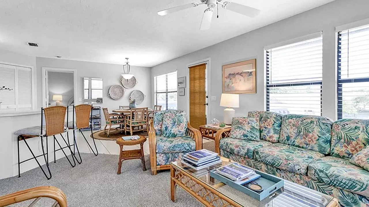2 bed, 814 sqft, $2,400 — Photo 1