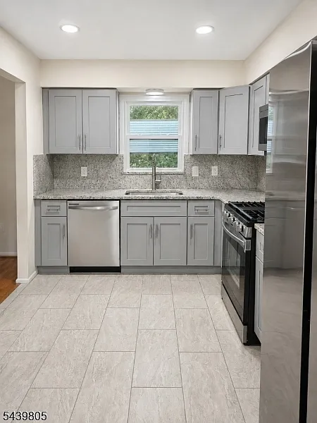 3 bed, 2.0 bath, $4,250 — Photo 2