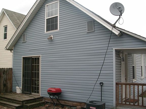 4th image of 2456 Tremont Ave