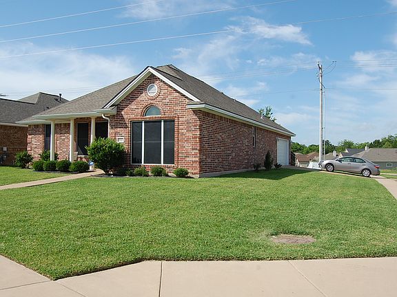 2nd image of 3327 Broadmoor Dr