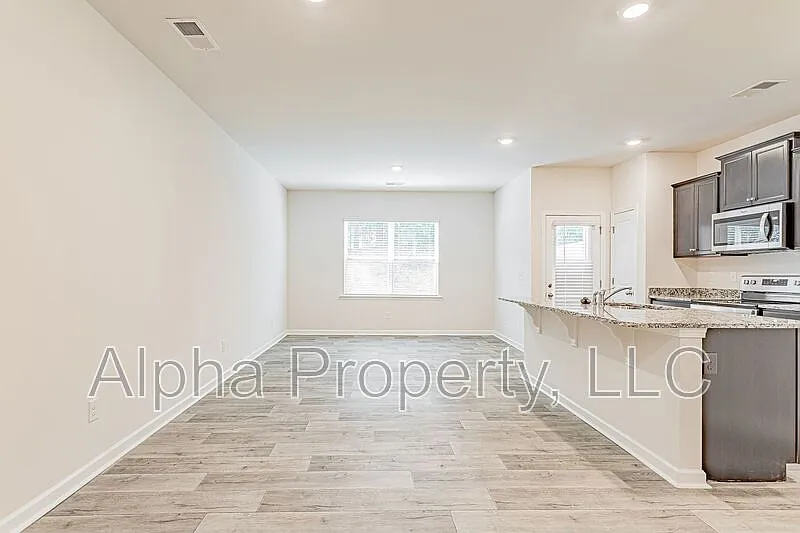 3 bed, 2.0 bath, 1500 sqft, $1,750 — Photo 4