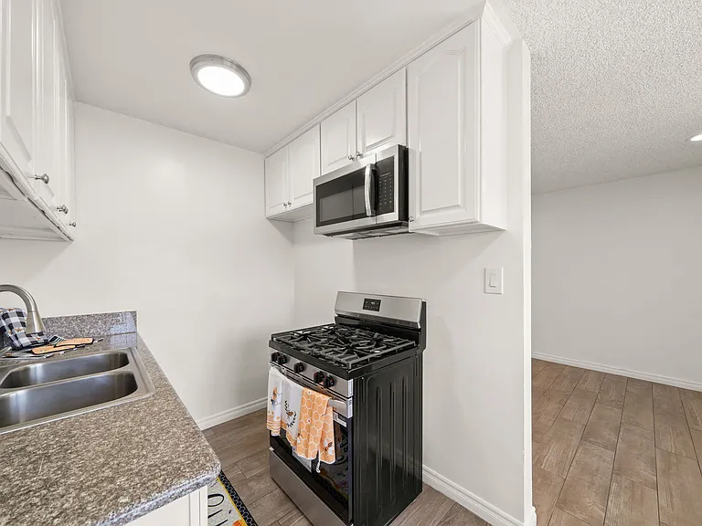 11100 Pangborn Ave. — Photo 26