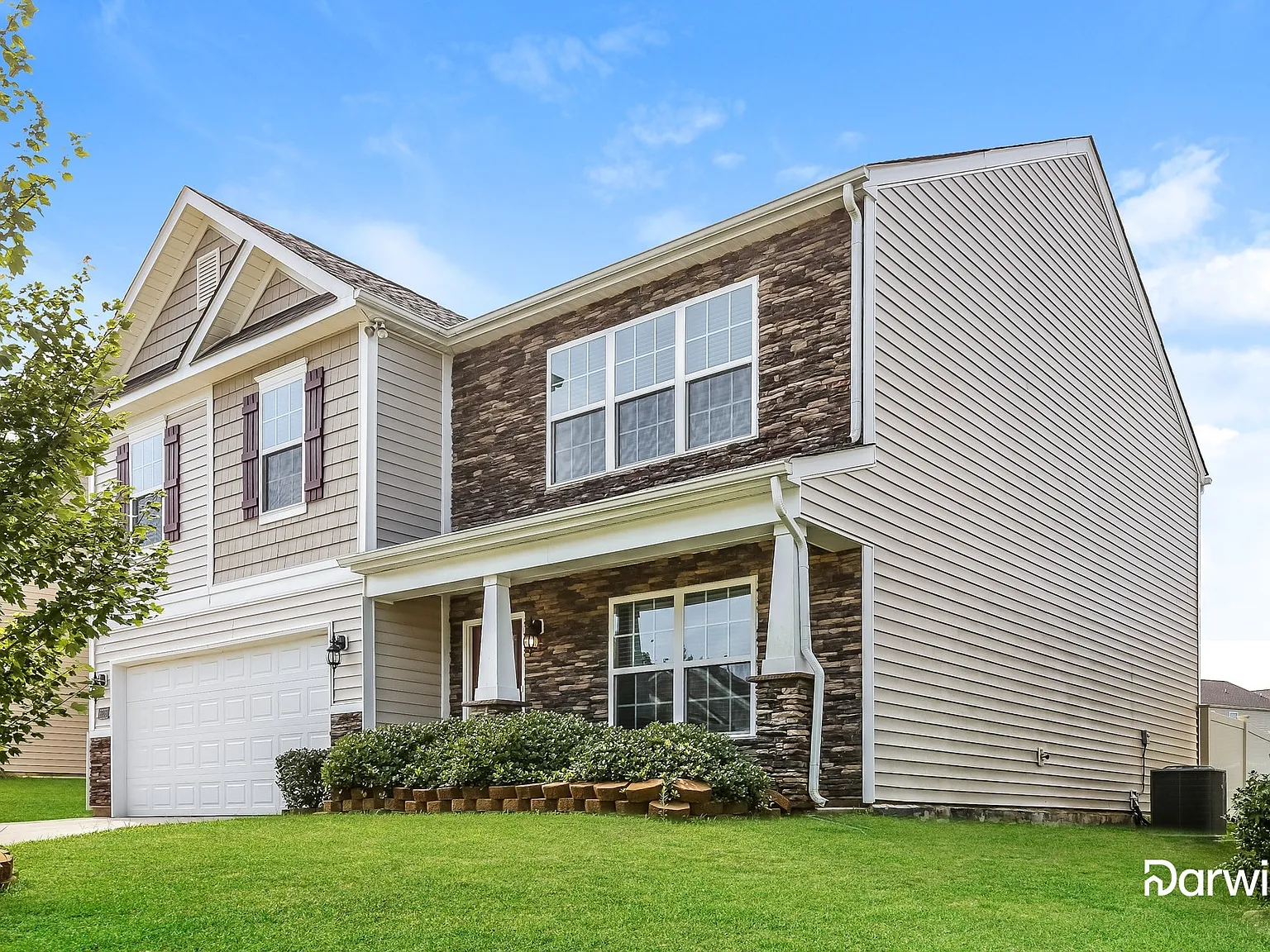5 bed, 3.0 bath, 2496 sqft, $2,380 — Photo 2