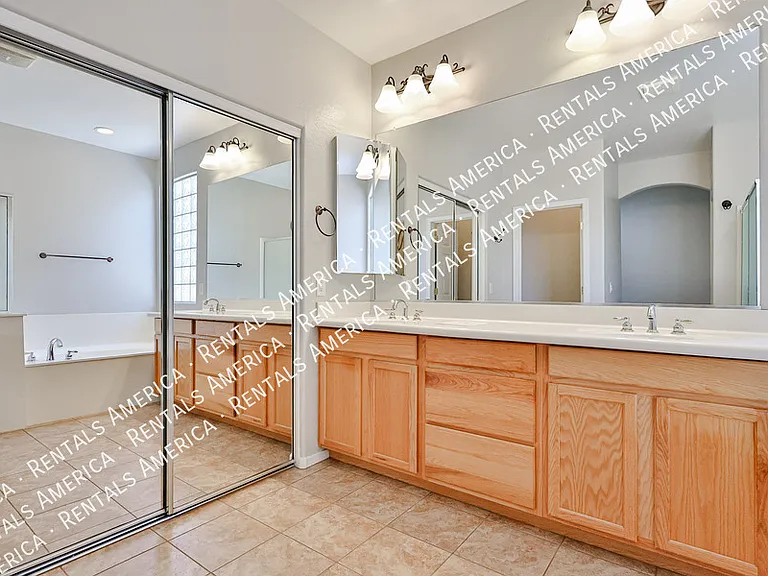 9710 S 45th Ave — Photo 21