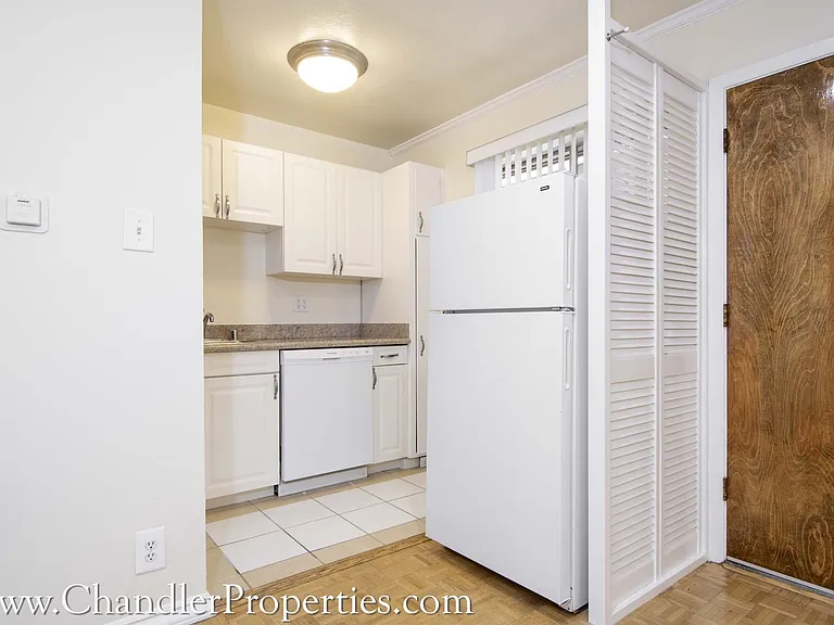 1911 Greenwich St — Photo 3