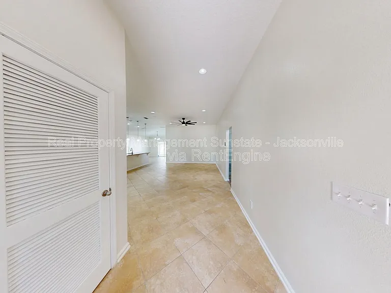630 Glendale Ln — Photo 4