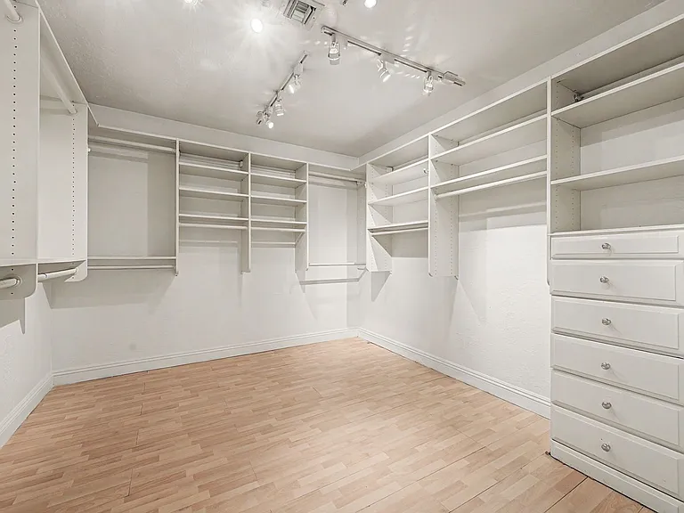 3172 Bel Air Dr — Photo 27