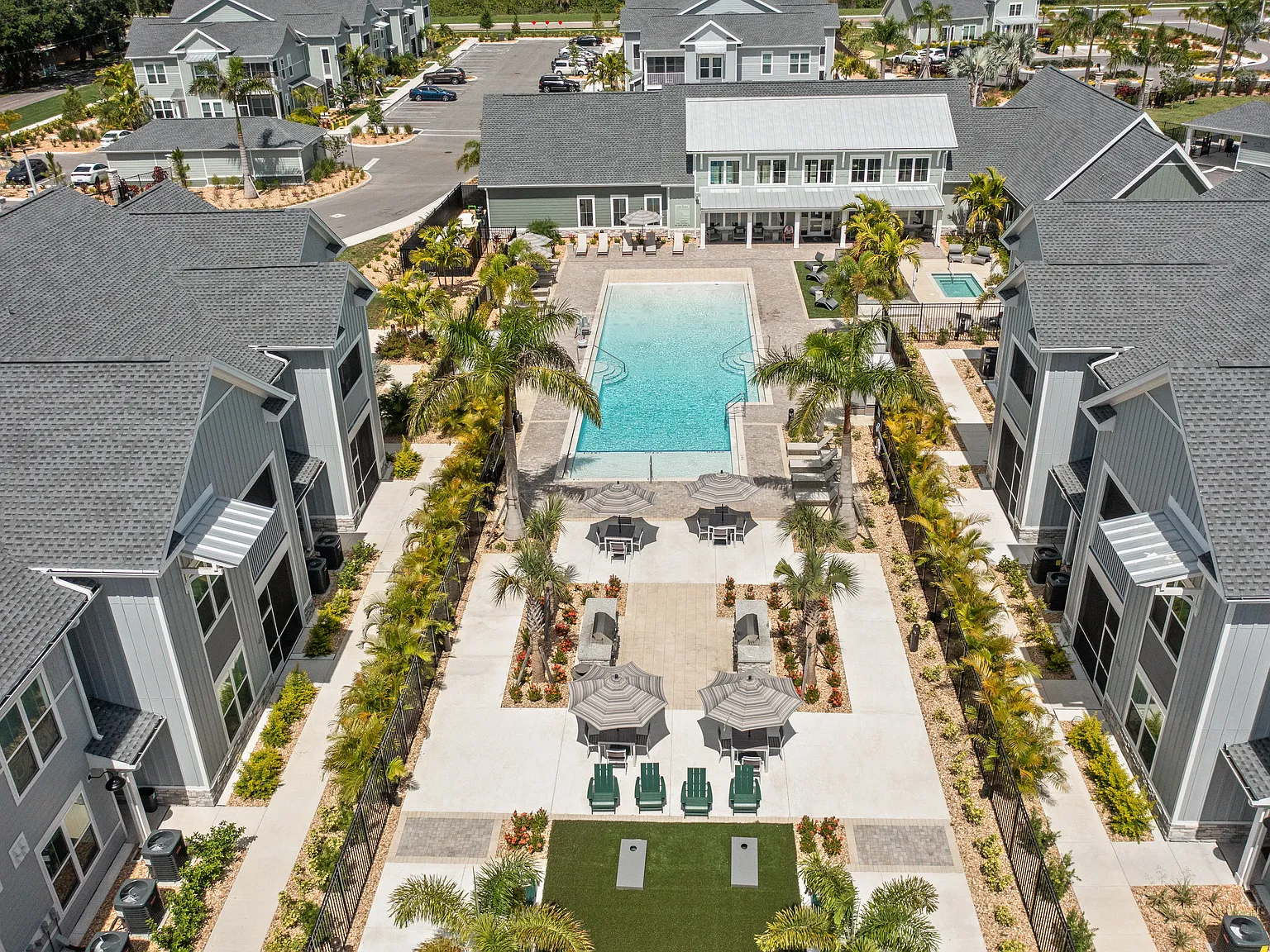 Palm Grove Luxury Apartments — Photo 1