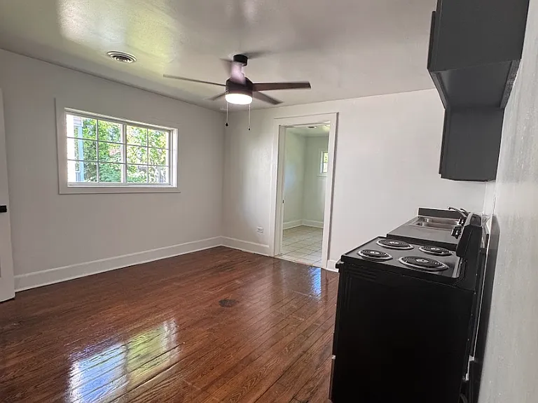 304 N Leach St — Photo 6