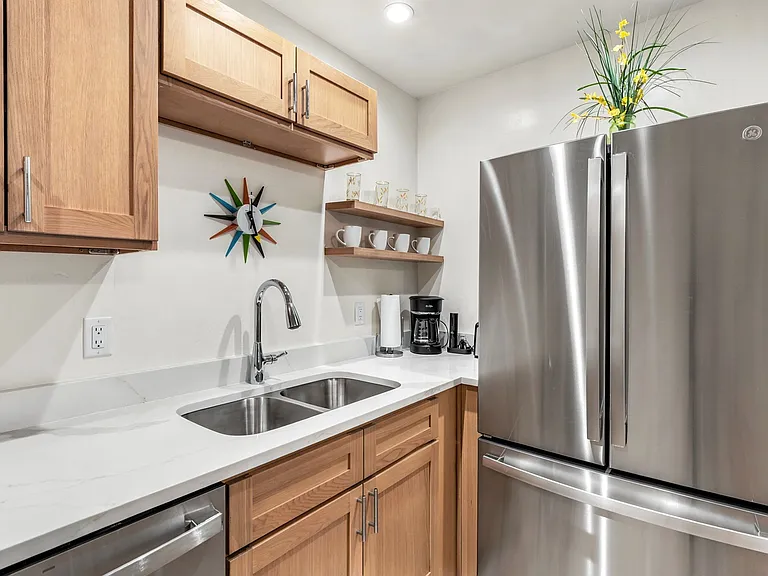 2724 N Gill Ave — Photo 23